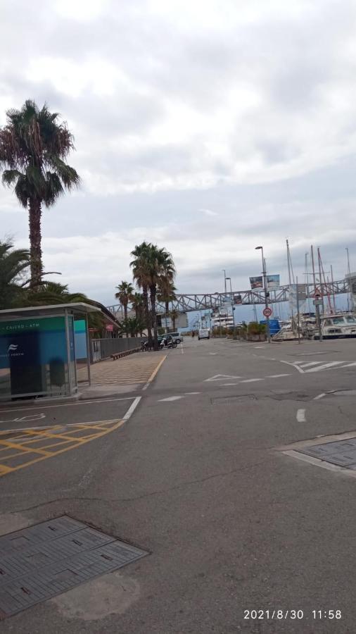 Encantador Barco En Barcelona Sant Adrià de Besòs Esterno foto