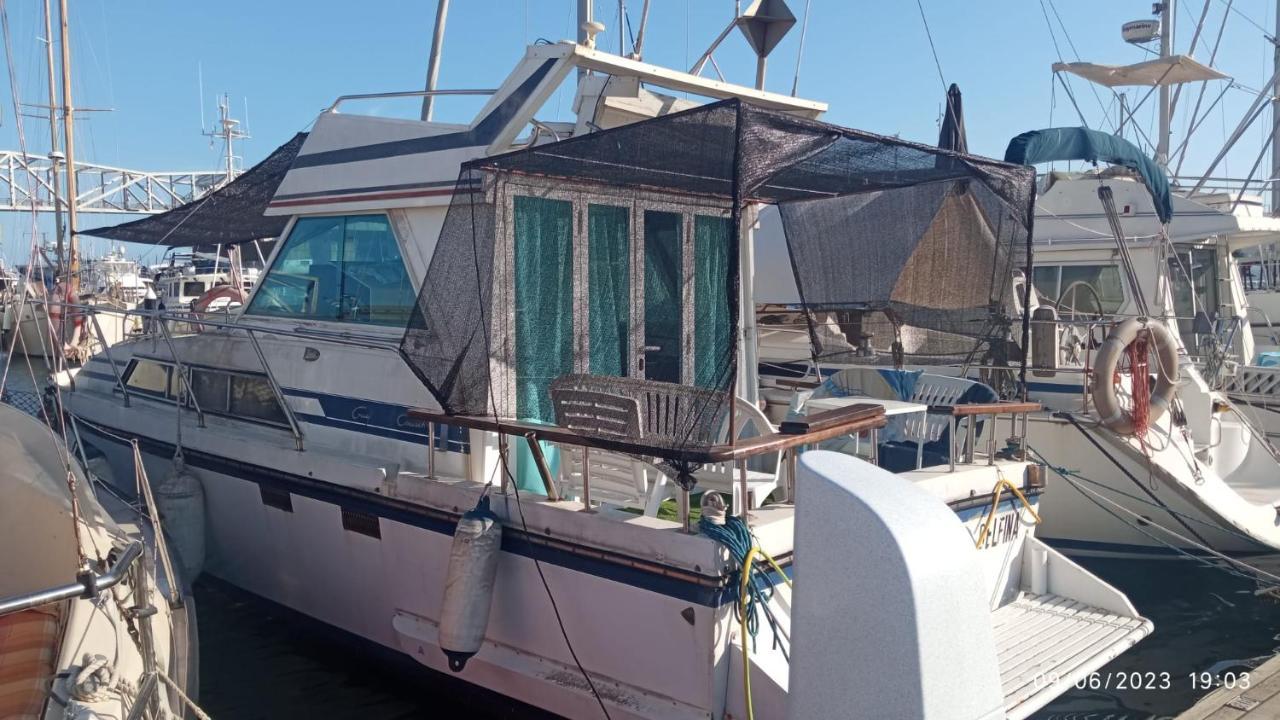 Encantador Barco En Barcelona Sant Adrià de Besòs Esterno foto
